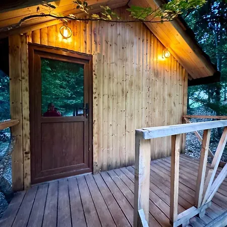 بيت شباب Kukaj فالبني