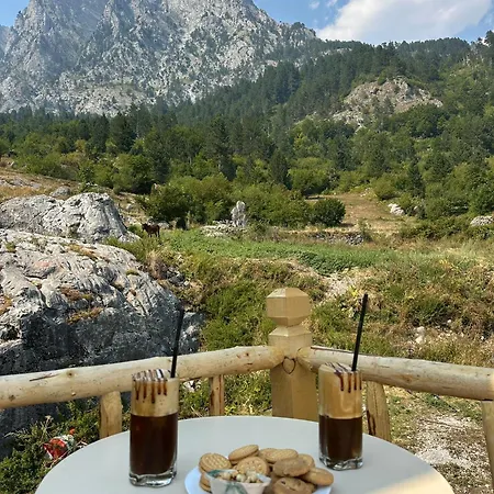 بيت شباب Kukaj فالبني